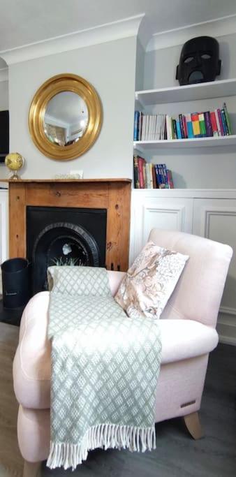 Windsor Cottage: Cosy, Charming, Full Of Character ภายนอก รูปภาพ